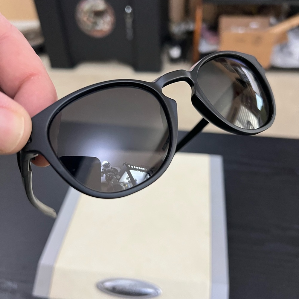 Oakley Latch Black out edition
